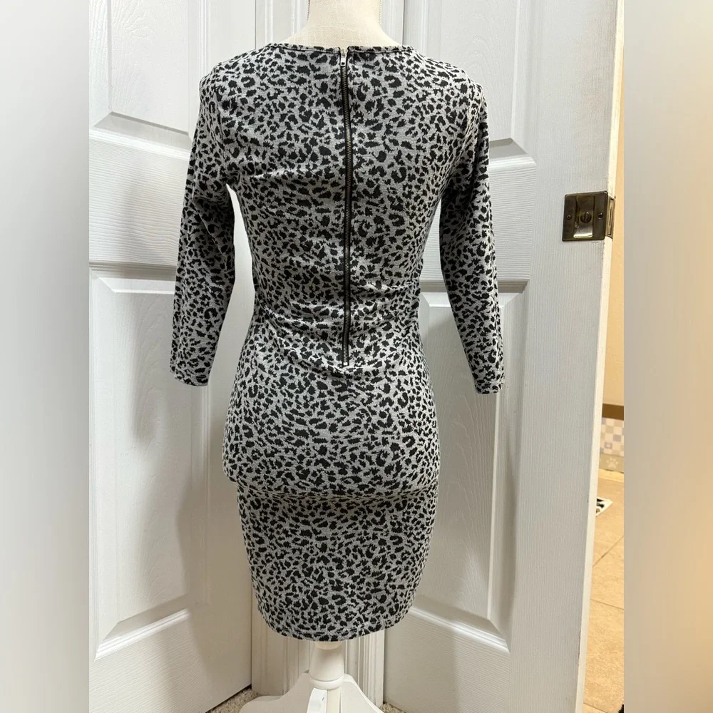 Charlotte Russe Leopard Print Bodycon Dress Size S – Long Sleeve, Back Zipper - Picture 4 of 8